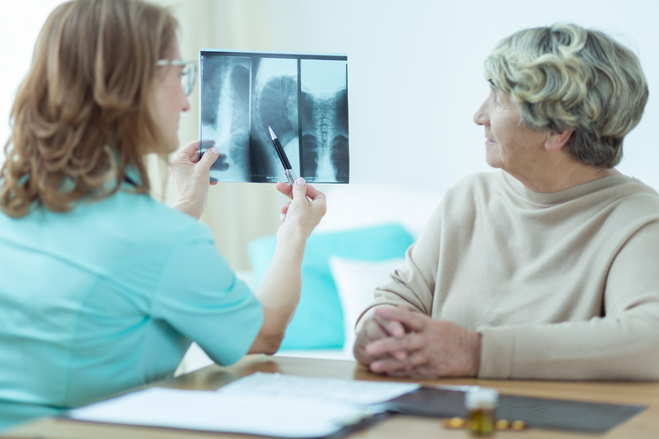 Doctor analysing an x-ray with a woman patient